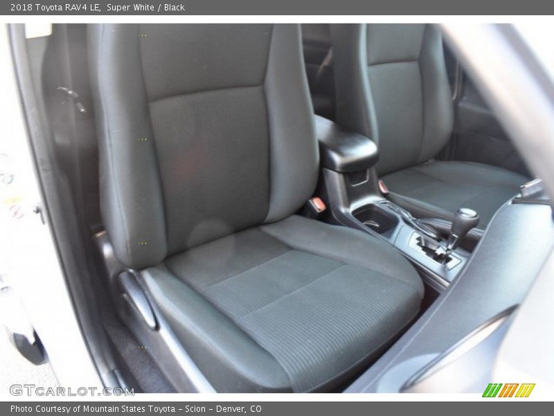 Super White / Black 2018 Toyota RAV4 LE