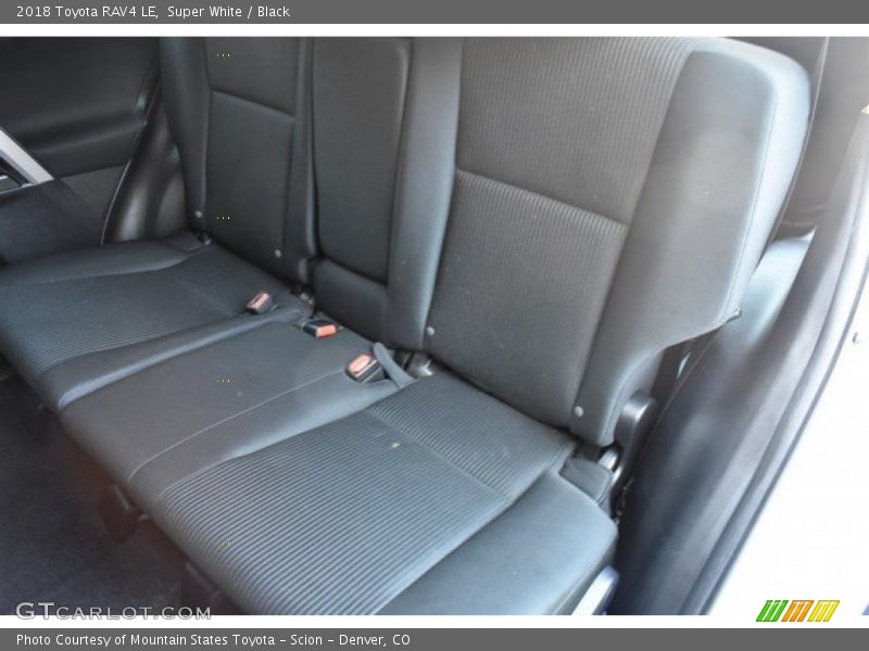 Super White / Black 2018 Toyota RAV4 LE