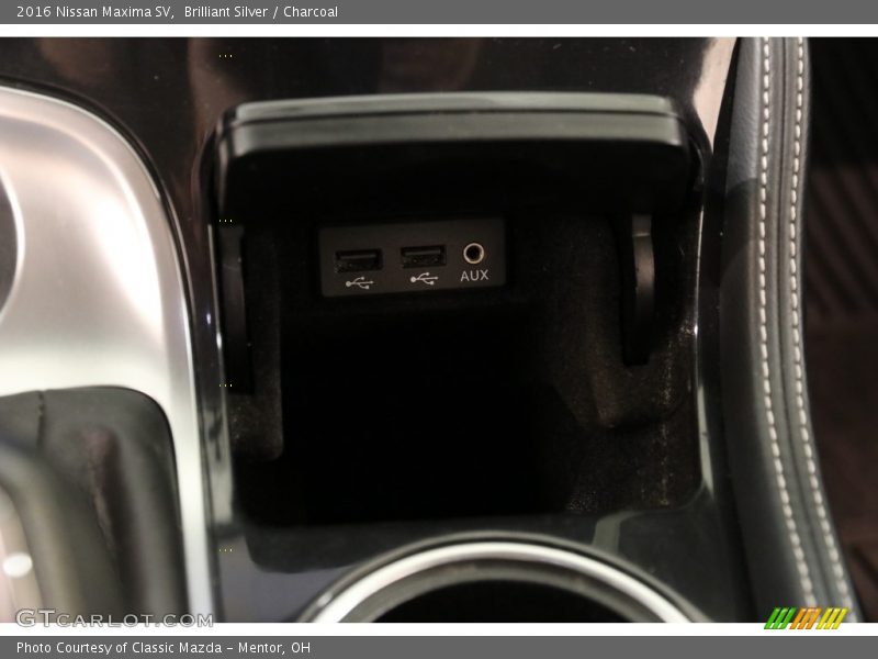 Brilliant Silver / Charcoal 2016 Nissan Maxima SV