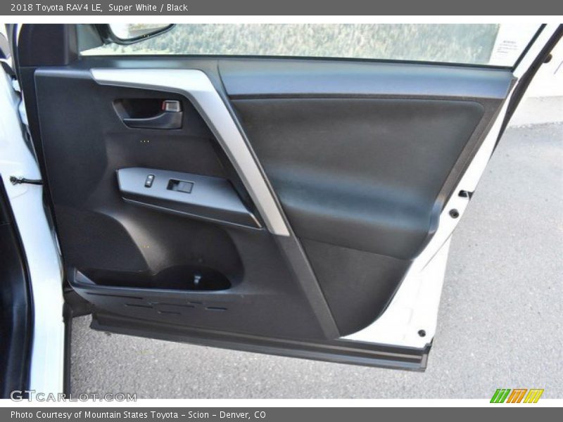 Super White / Black 2018 Toyota RAV4 LE