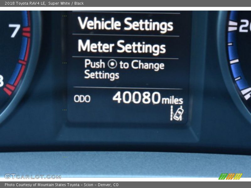 Super White / Black 2018 Toyota RAV4 LE