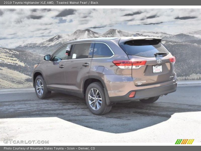 Toasted Walnut Pearl / Black 2019 Toyota Highlander XLE AWD
