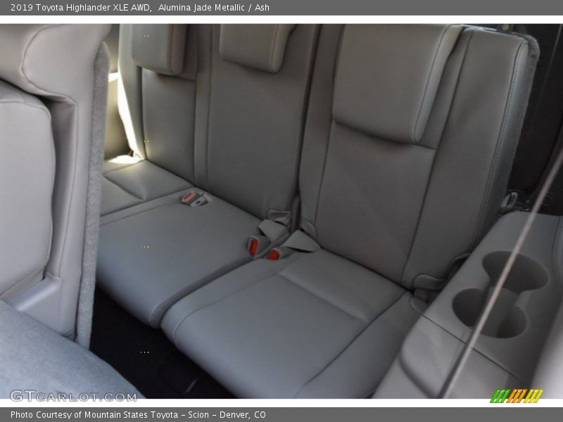 Alumina Jade Metallic / Ash 2019 Toyota Highlander XLE AWD
