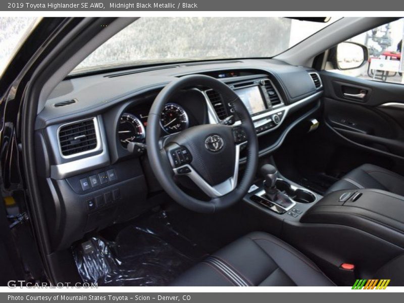 Midnight Black Metallic / Black 2019 Toyota Highlander SE AWD