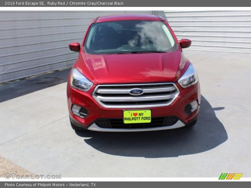 Ruby Red / Chromite Gray/Charcoal Black 2019 Ford Escape SE