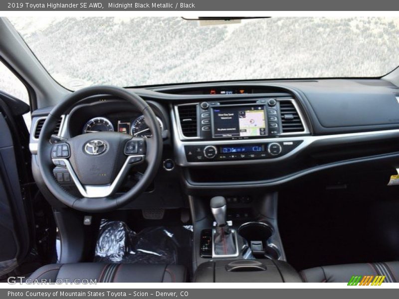Midnight Black Metallic / Black 2019 Toyota Highlander SE AWD