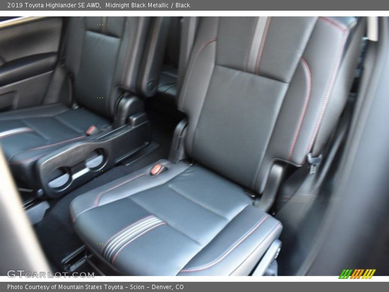 Midnight Black Metallic / Black 2019 Toyota Highlander SE AWD