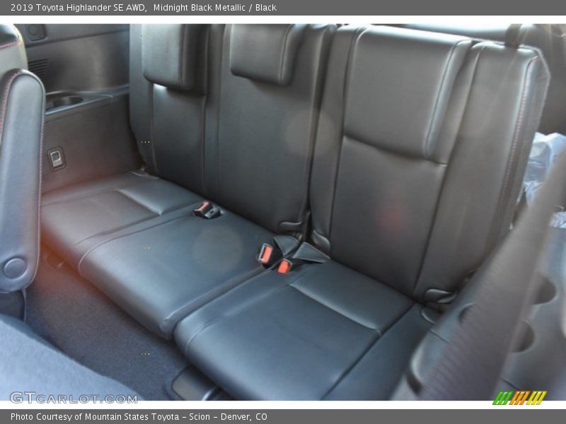 Midnight Black Metallic / Black 2019 Toyota Highlander SE AWD