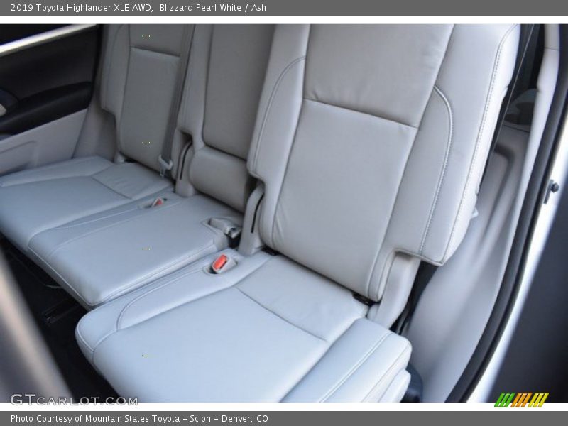 Blizzard Pearl White / Ash 2019 Toyota Highlander XLE AWD