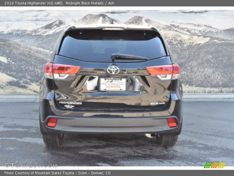 Midnight Black Metallic / Ash 2019 Toyota Highlander XLE AWD