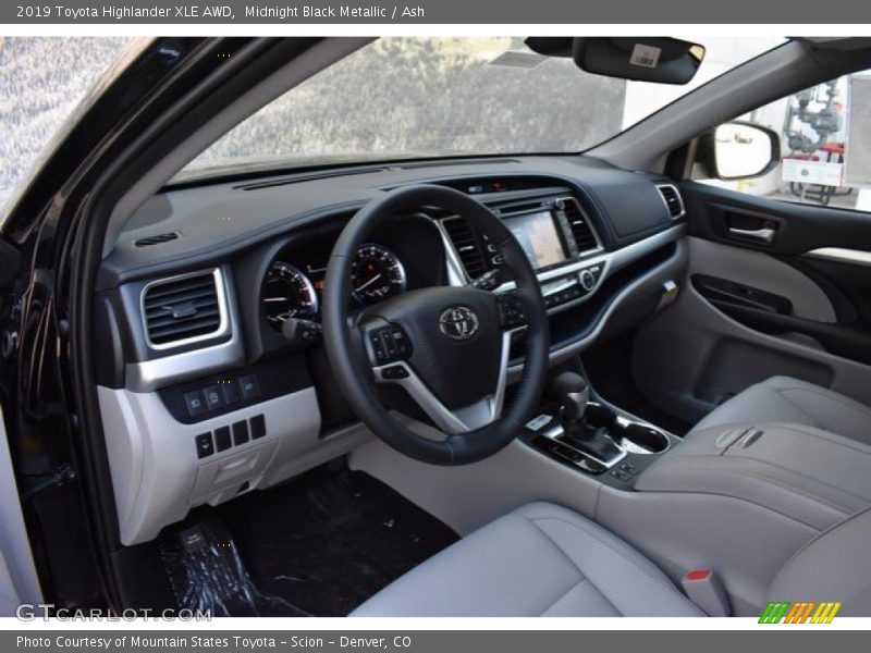 Midnight Black Metallic / Ash 2019 Toyota Highlander XLE AWD
