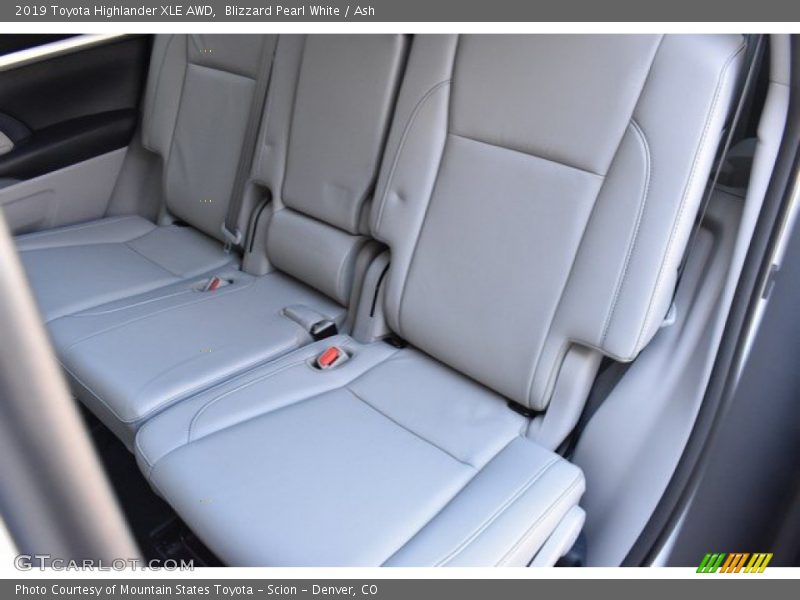Blizzard Pearl White / Ash 2019 Toyota Highlander XLE AWD