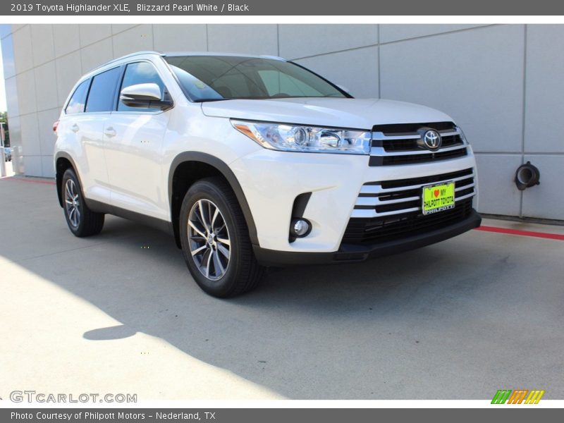Blizzard Pearl White / Black 2019 Toyota Highlander XLE