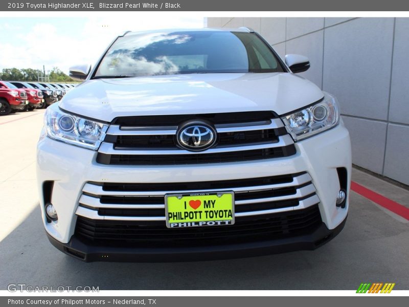 Blizzard Pearl White / Black 2019 Toyota Highlander XLE