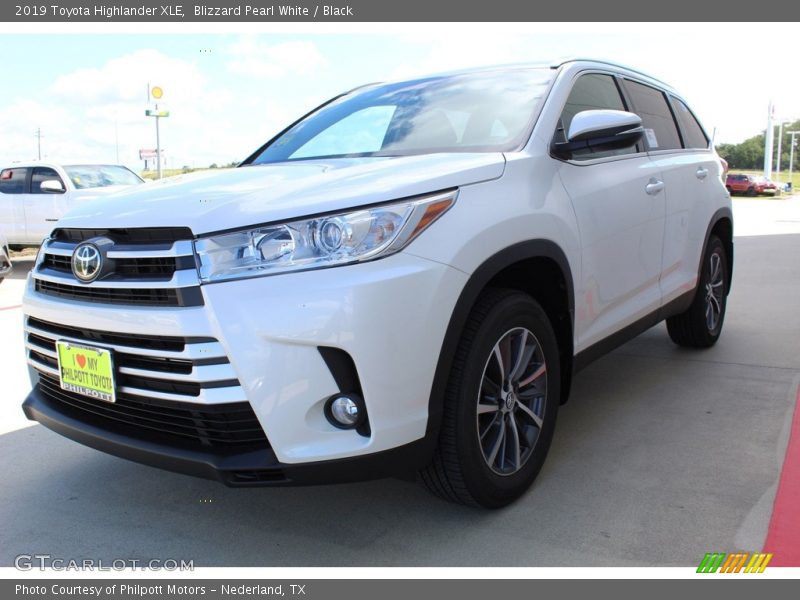 Blizzard Pearl White / Black 2019 Toyota Highlander XLE