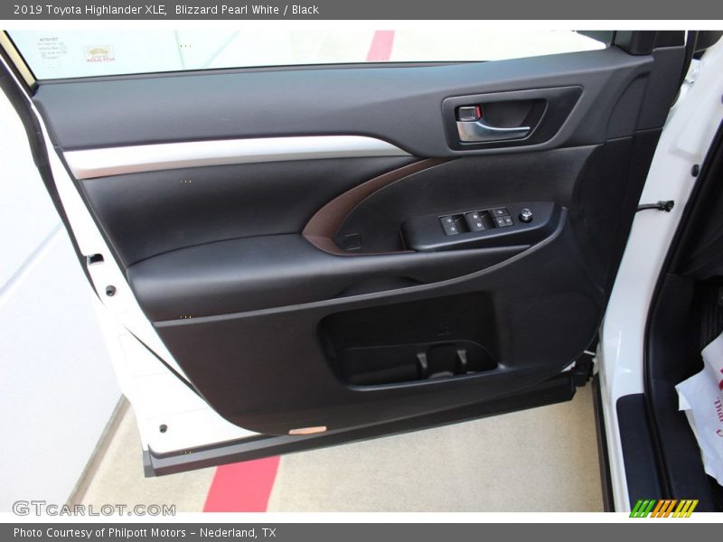 Blizzard Pearl White / Black 2019 Toyota Highlander XLE
