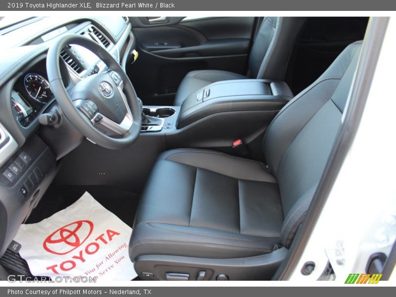 Blizzard Pearl White / Black 2019 Toyota Highlander XLE