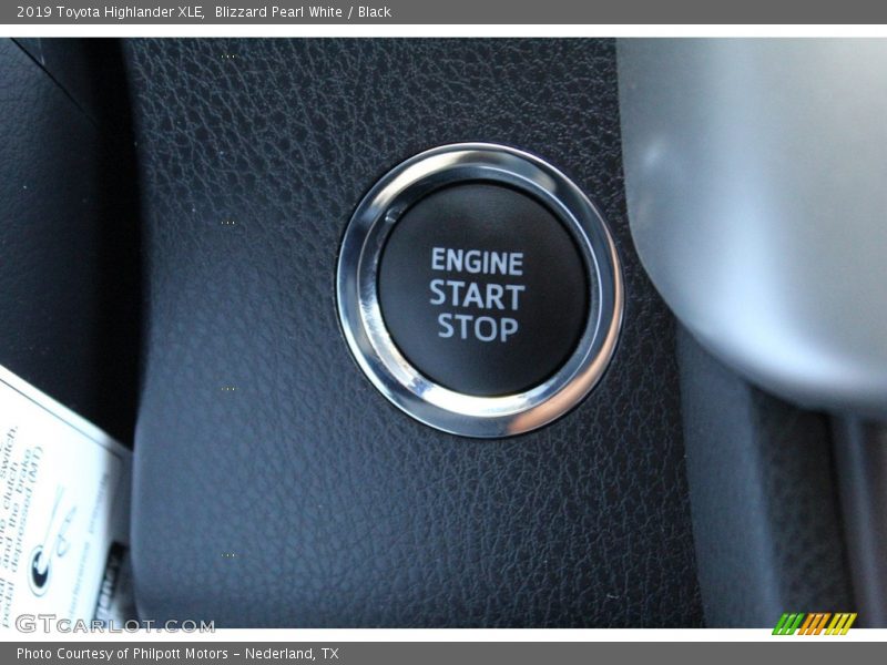 Blizzard Pearl White / Black 2019 Toyota Highlander XLE