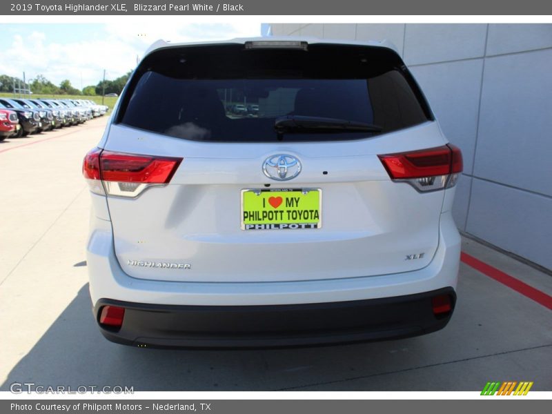 Blizzard Pearl White / Black 2019 Toyota Highlander XLE