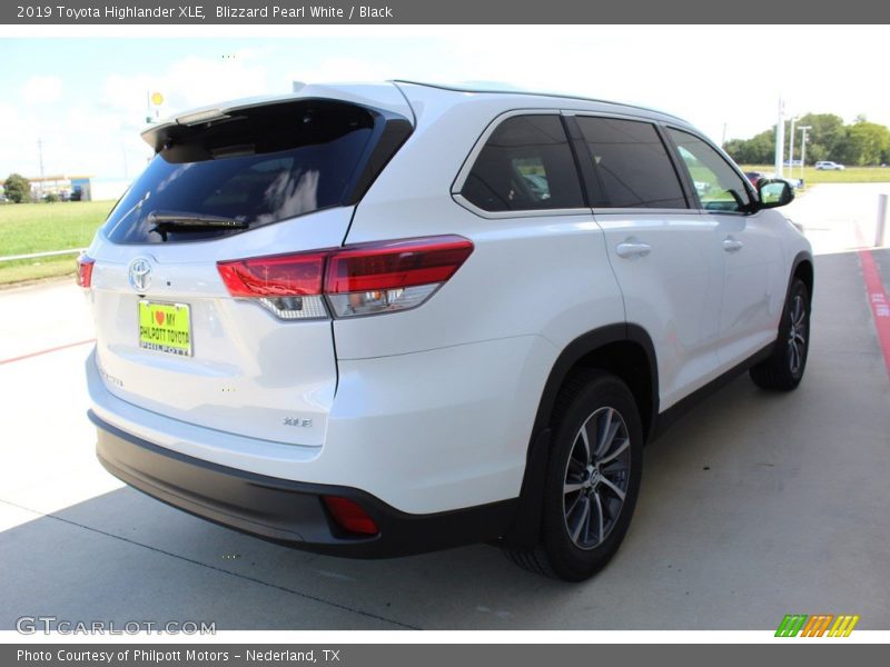 Blizzard Pearl White / Black 2019 Toyota Highlander XLE