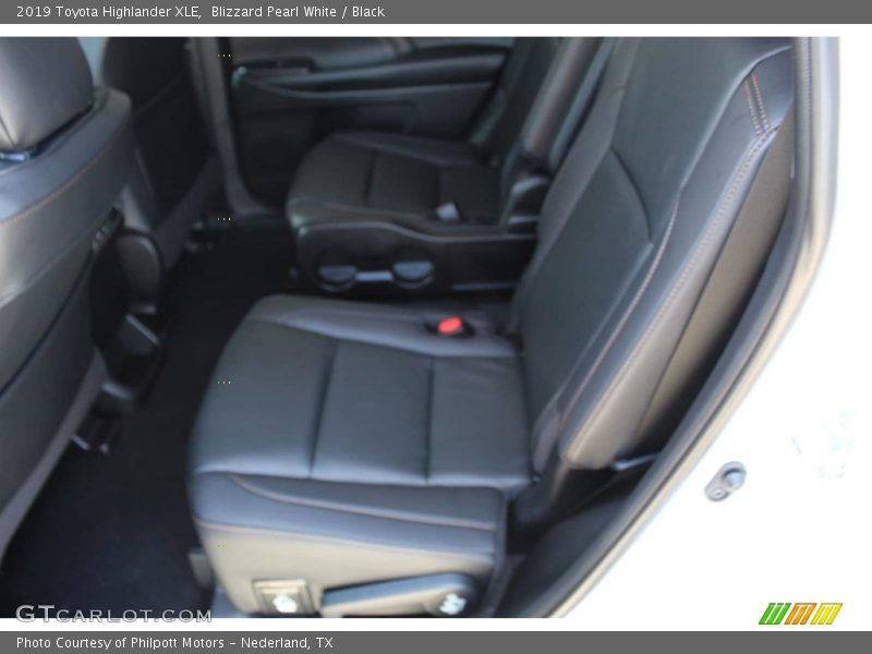 Blizzard Pearl White / Black 2019 Toyota Highlander XLE
