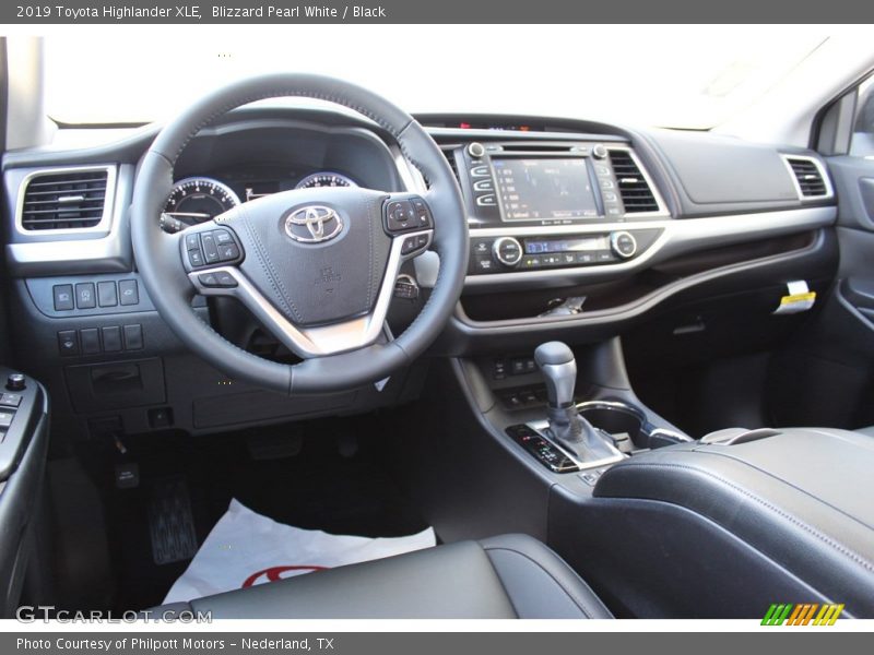 Blizzard Pearl White / Black 2019 Toyota Highlander XLE