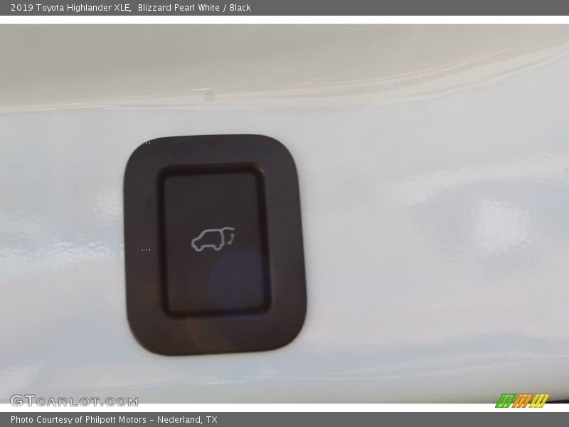 Blizzard Pearl White / Black 2019 Toyota Highlander XLE