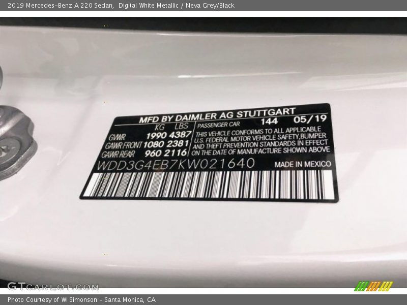 Digital White Metallic / Neva Grey/Black 2019 Mercedes-Benz A 220 Sedan
