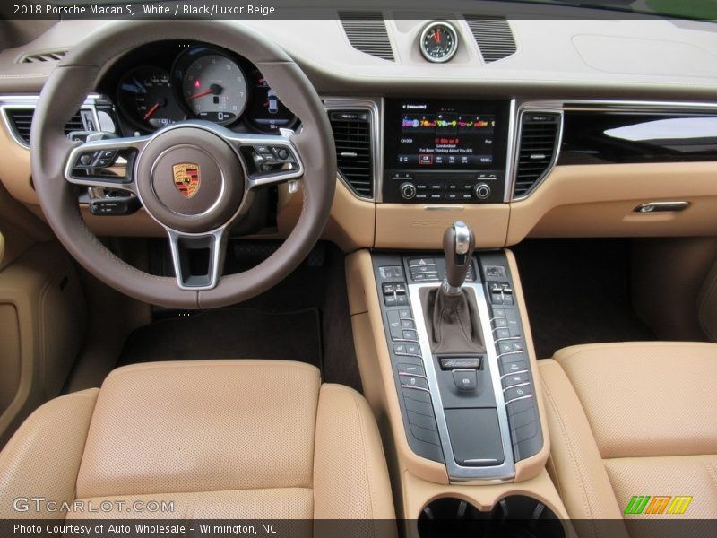 White / Black/Luxor Beige 2018 Porsche Macan S