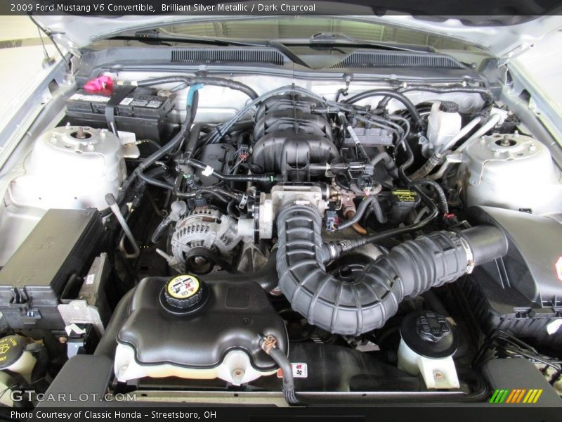 Brilliant Silver Metallic / Dark Charcoal 2009 Ford Mustang V6 Convertible
