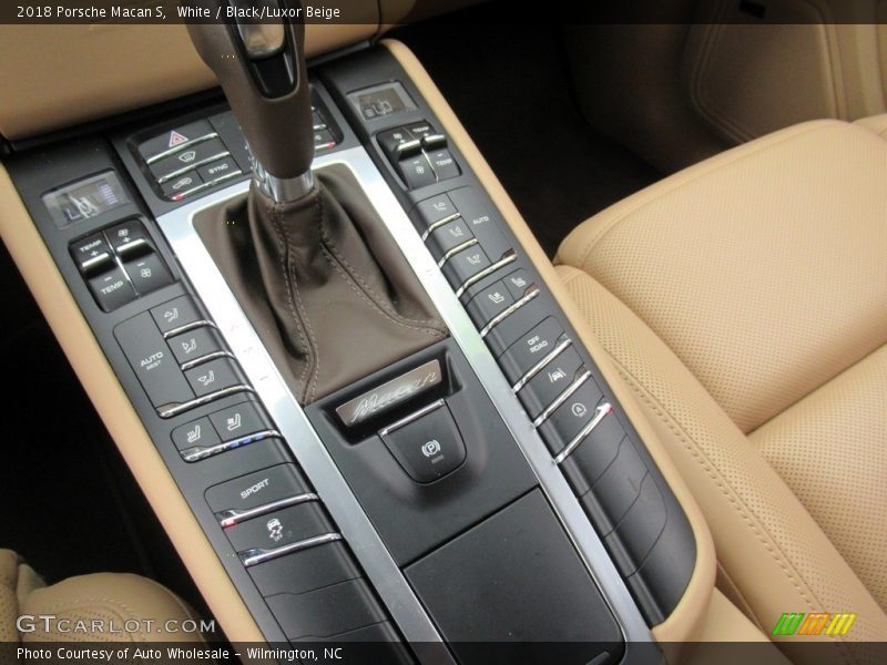 White / Black/Luxor Beige 2018 Porsche Macan S