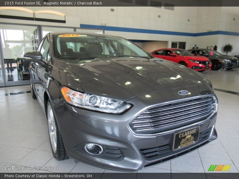 Magnetic Metallic / Charcoal Black 2015 Ford Fusion SE