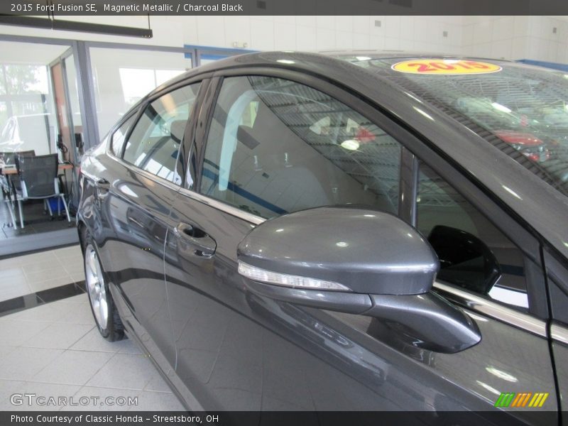 Magnetic Metallic / Charcoal Black 2015 Ford Fusion SE