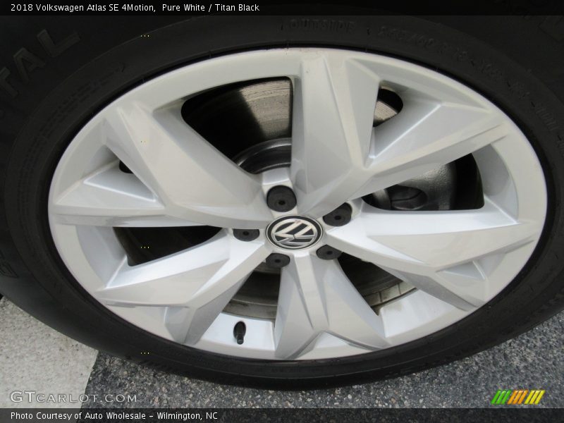 Pure White / Titan Black 2018 Volkswagen Atlas SE 4Motion