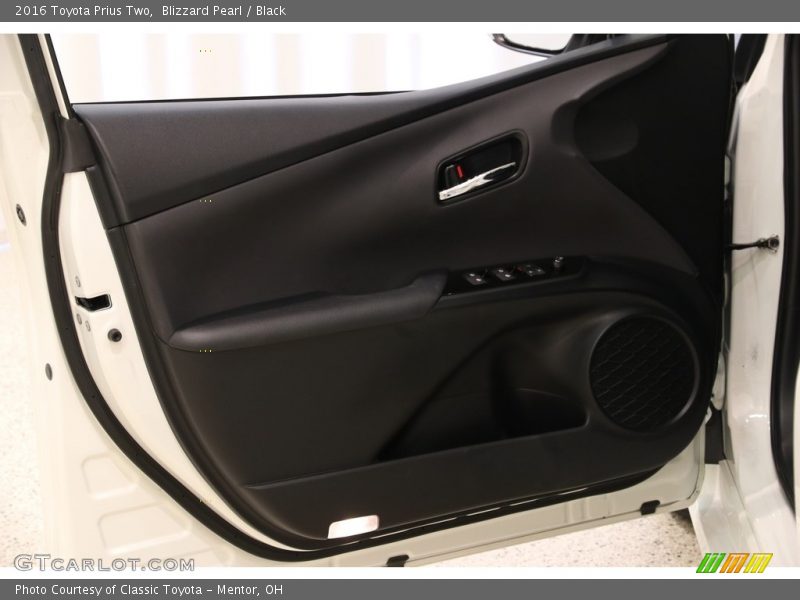 Blizzard Pearl / Black 2016 Toyota Prius Two