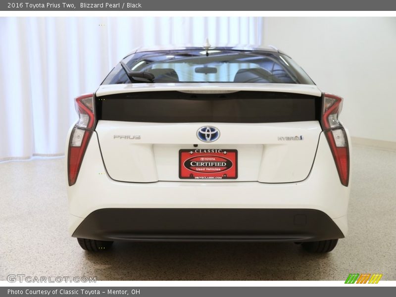 Blizzard Pearl / Black 2016 Toyota Prius Two