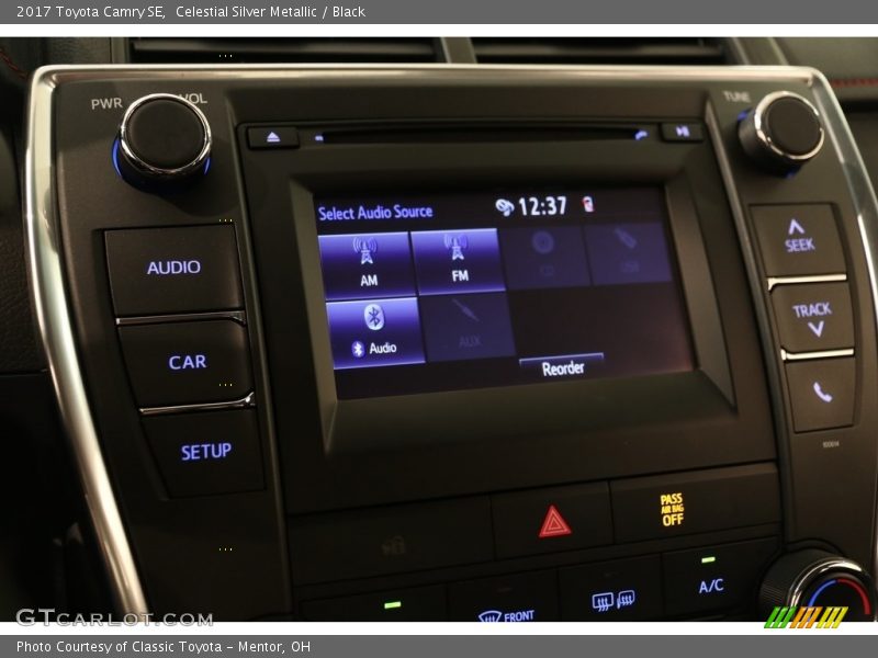 Celestial Silver Metallic / Black 2017 Toyota Camry SE