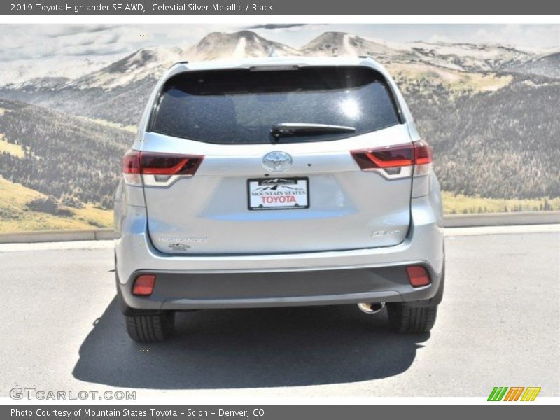 Celestial Silver Metallic / Black 2019 Toyota Highlander SE AWD