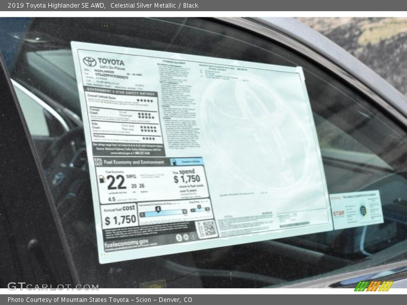 Celestial Silver Metallic / Black 2019 Toyota Highlander SE AWD