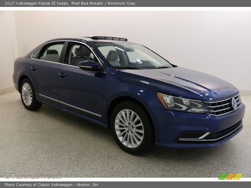 Reef Blue Metallic / Moonrock Gray 2017 Volkswagen Passat SE Sedan