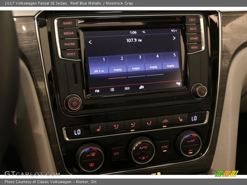 Reef Blue Metallic / Moonrock Gray 2017 Volkswagen Passat SE Sedan