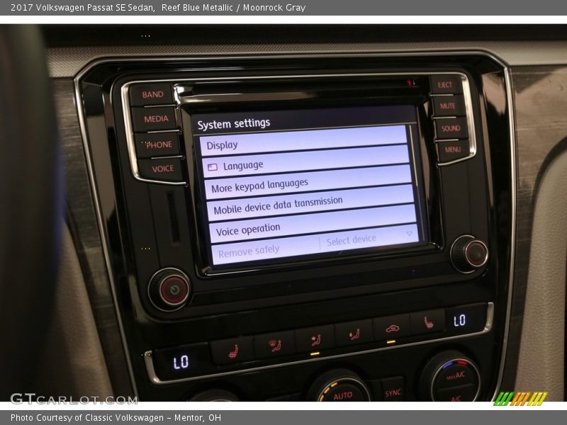 Reef Blue Metallic / Moonrock Gray 2017 Volkswagen Passat SE Sedan