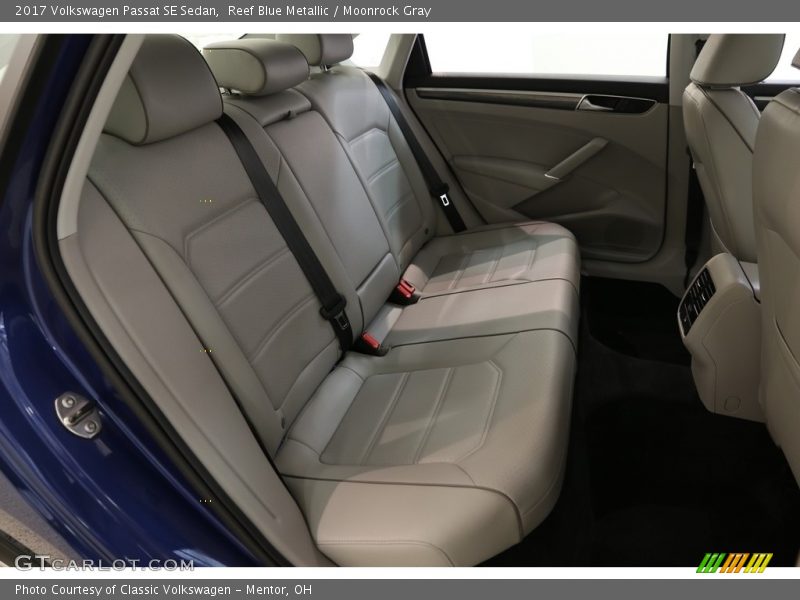 Reef Blue Metallic / Moonrock Gray 2017 Volkswagen Passat SE Sedan
