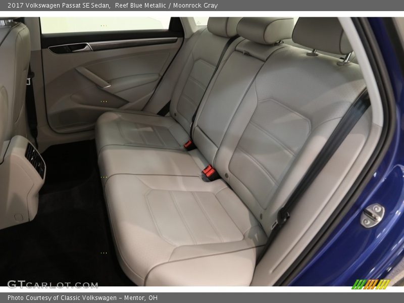 Reef Blue Metallic / Moonrock Gray 2017 Volkswagen Passat SE Sedan