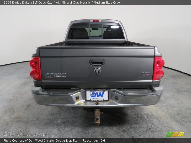 Mineral Gray Metallic / Medium Slate Gray 2006 Dodge Dakota SLT Quad Cab 4x4