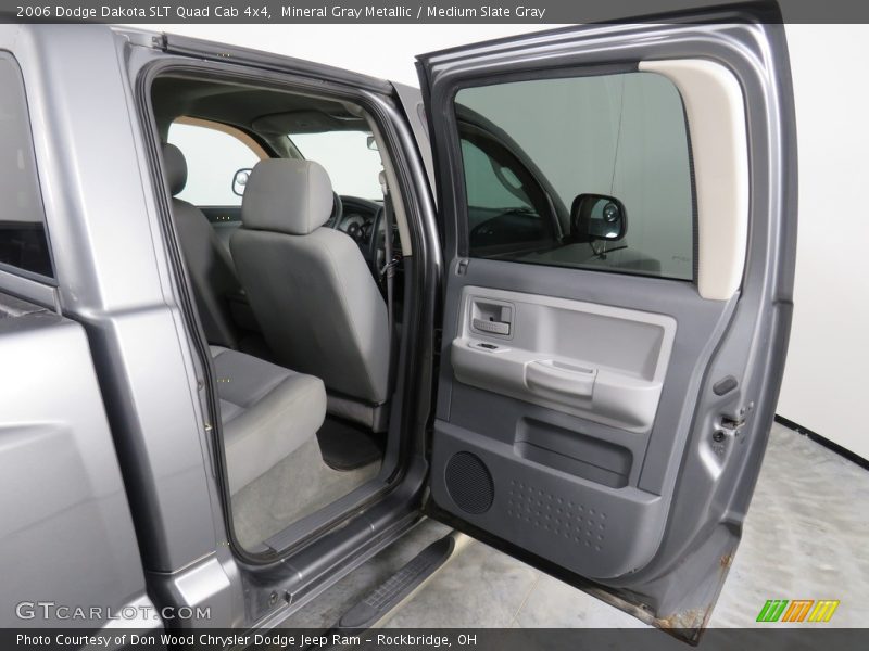 Mineral Gray Metallic / Medium Slate Gray 2006 Dodge Dakota SLT Quad Cab 4x4