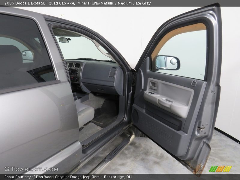 Mineral Gray Metallic / Medium Slate Gray 2006 Dodge Dakota SLT Quad Cab 4x4