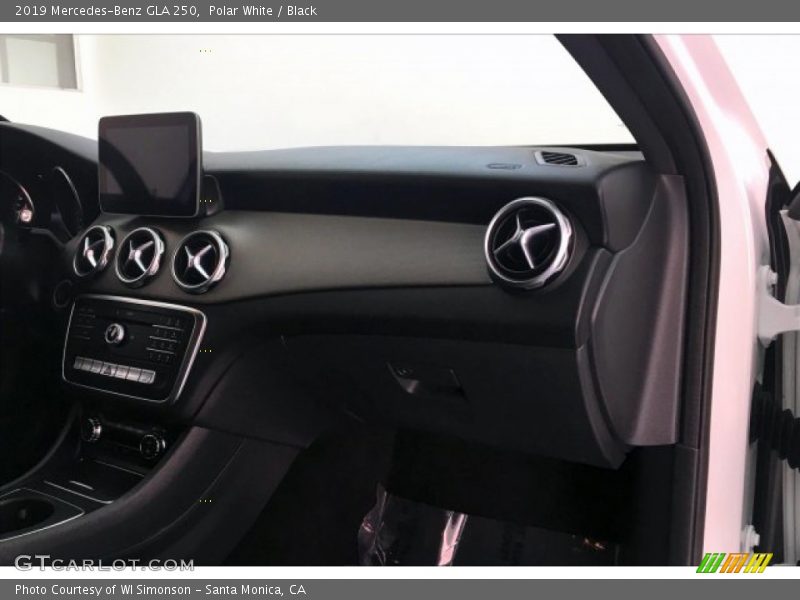 Polar White / Black 2019 Mercedes-Benz GLA 250