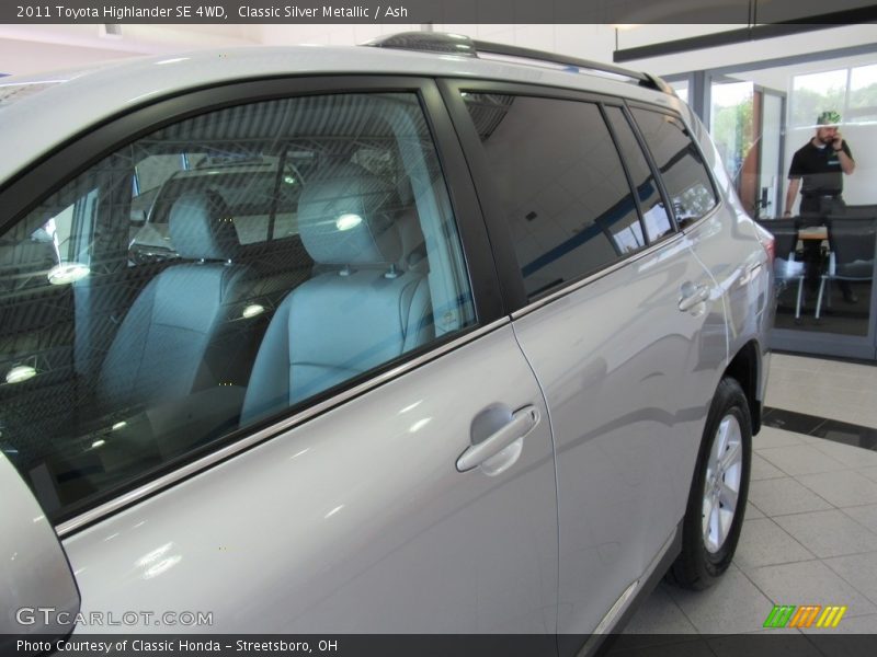 Classic Silver Metallic / Ash 2011 Toyota Highlander SE 4WD