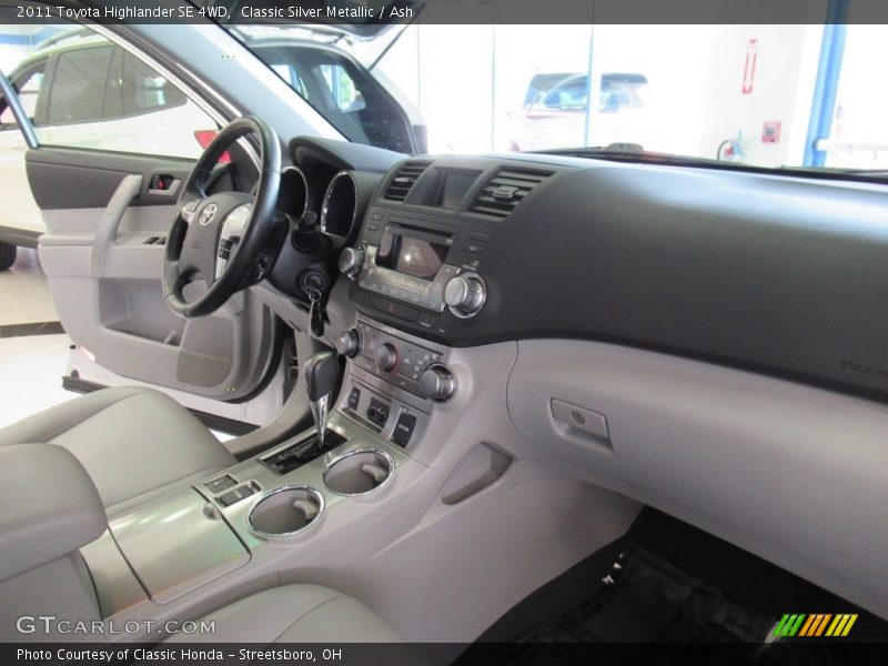 Classic Silver Metallic / Ash 2011 Toyota Highlander SE 4WD